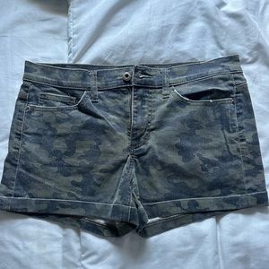 Sneak Peek Denim Camo denim shorts with rolled cuff size L used like new